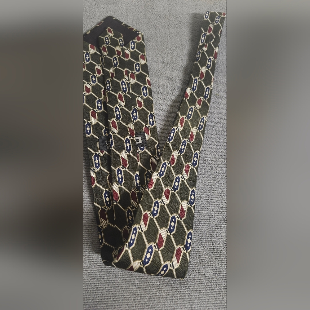Elegant Multicolor Patterned Tie